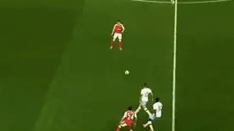 胡尔克成就辉煌500球大满贯，球迷盛大TIFO狂热致敬，场面震撼人心！