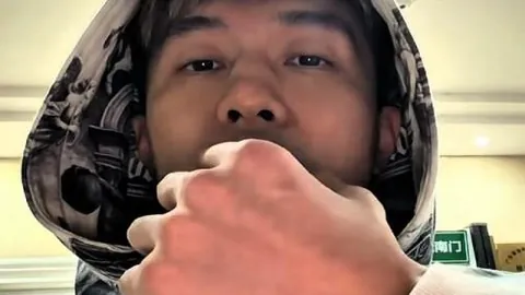 退役后加索尔45岁生活美满：瓦妮莎相伴育两子，尽享家庭幸福